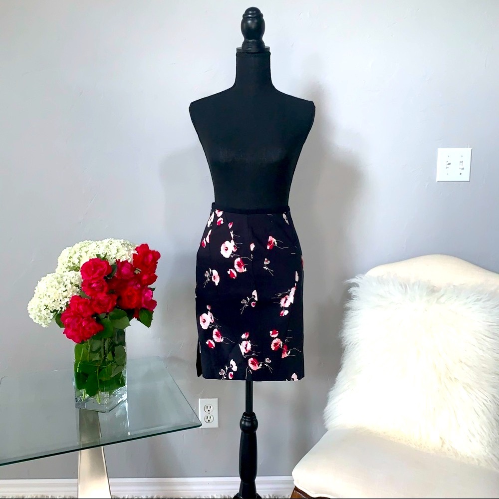 White House Black Market Floral Pencil Skirt